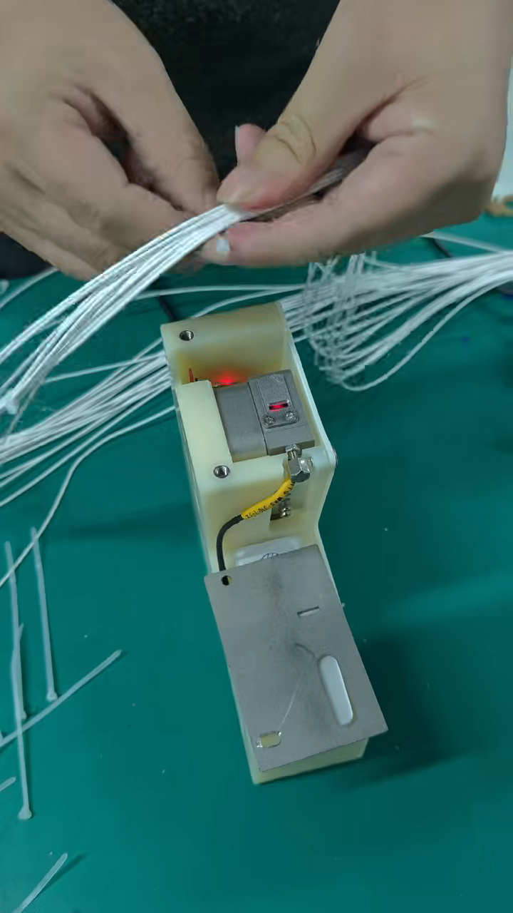 Máquina Automática de Tensão e Corte de Abraçadeiras Fixas (Gatilho Indutivo) JW-SLQ