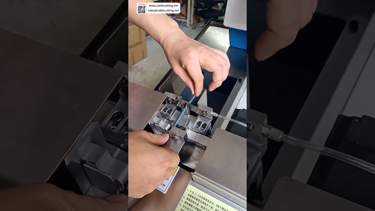 Máquina de Corte e Decapagem Automática para Cabos Multipolares com até 4 Segmentos Programáveis de Decapagem - Versão Compacta