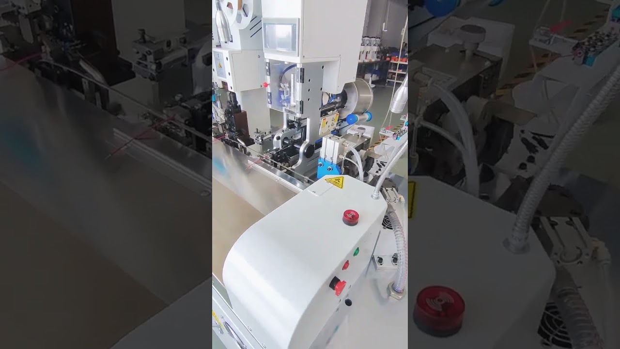 Máquina Totalmente Automática para Chicotes de Locomotivas – Processamento com Plugue Antichuva e Ponta de Fio