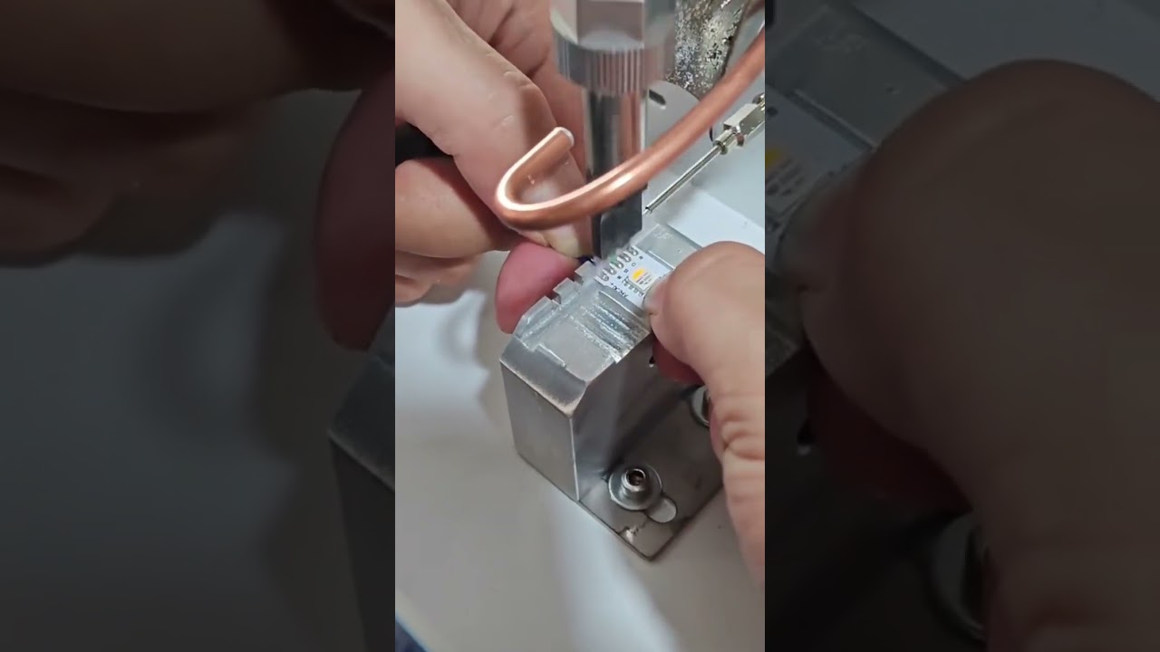 Máquina de Solda Semiautomática: Solde 5 Pontos Simultaneamente #fábrica #automação #ferramentas
