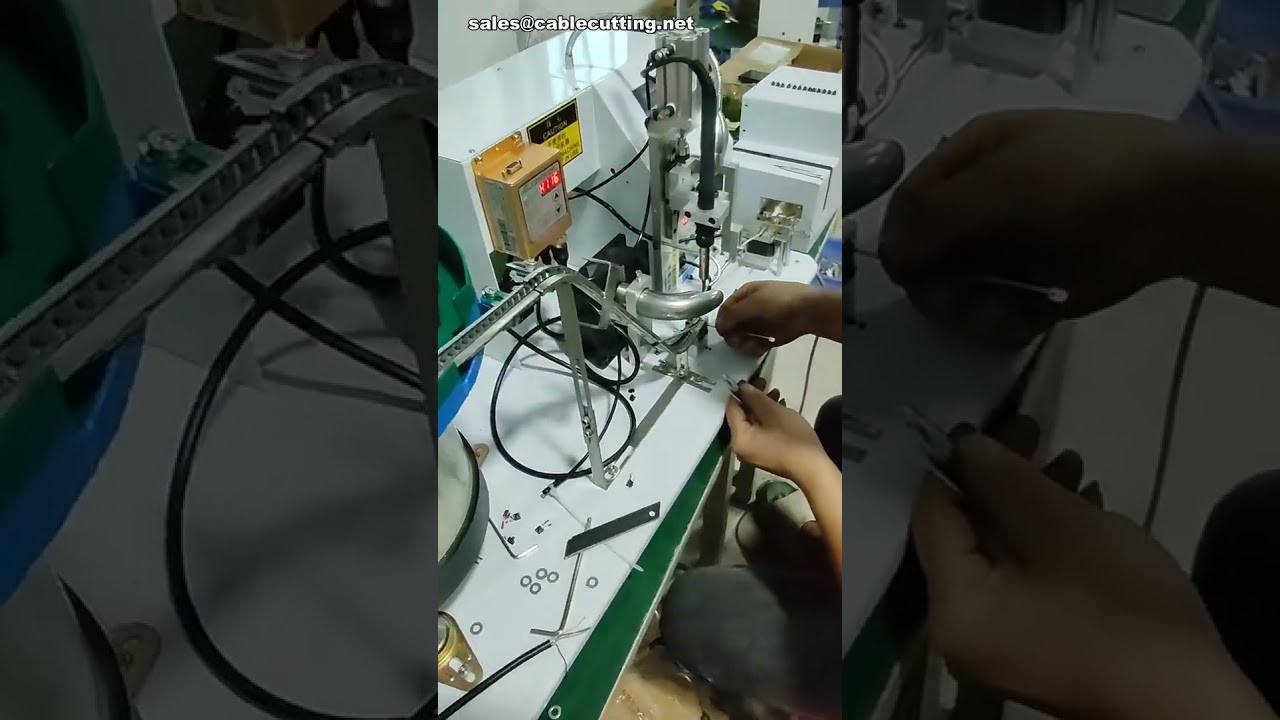 Máquina de Solda Semi-Automática com Alimentador Vibratório para Múltiplos Produtos #fábrica #máquina