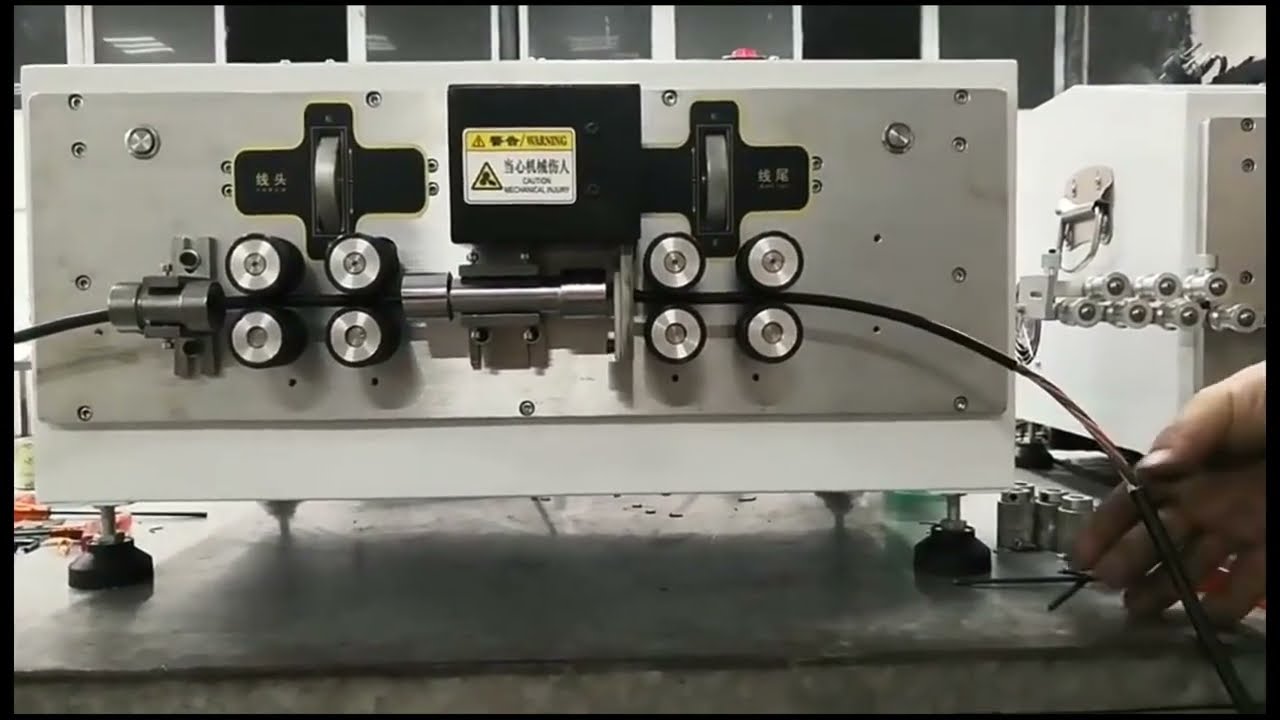 Máquina Automática de Decapagem de Fios Blindados para Computador – Tração de Oito Rodas