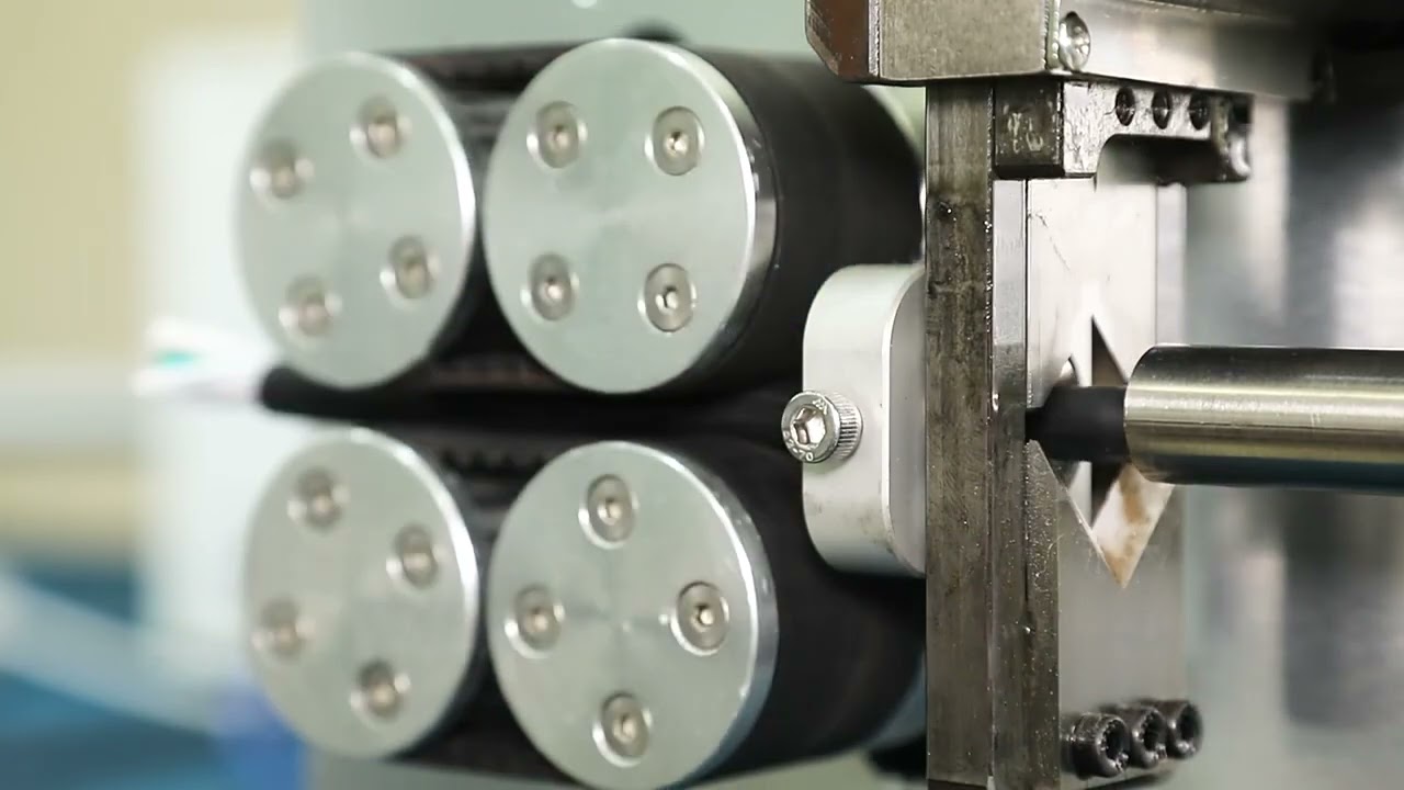 Máquina Automática de Corte, Descascamento e Torção para Cabos Planos com Revestimento PVC (AWG7 a AWG28)