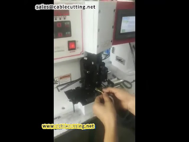 Máquina Automática de Decapagem e Crimpagem de Terminais para Fio Unipolar | Alta Eficiência
