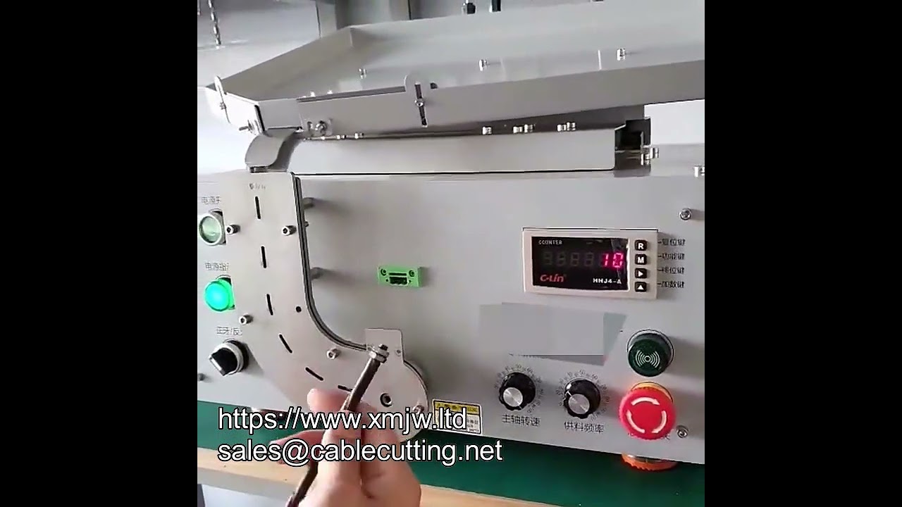 Máquina Automática de Montagem de Porcas com Aperto Elétrico de Parafusos