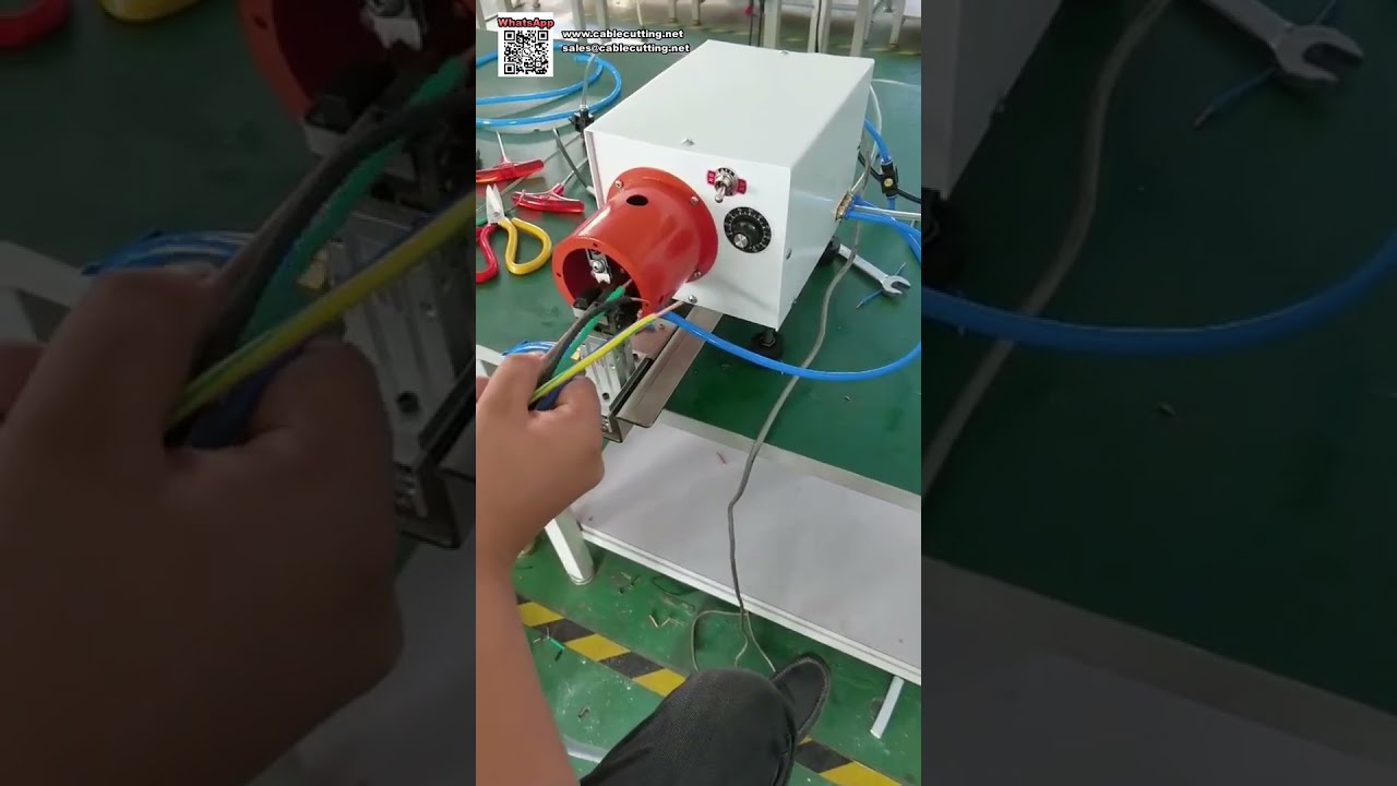 Máquina automática de descarnar e torcer fios — Descarne e torção num só ciclo