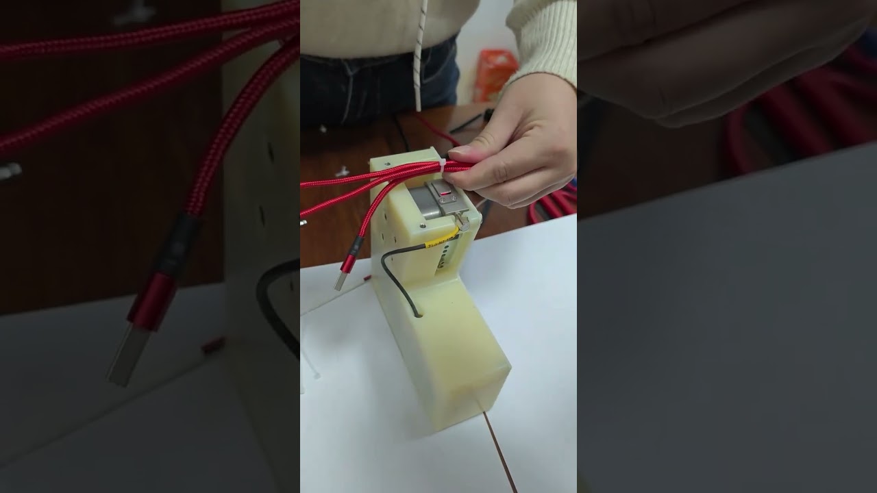 Ferramenta automática de abraçadeira de mesa aperta e corta abraçadeiras personalizadas ou padrão diretamente nas suas placas