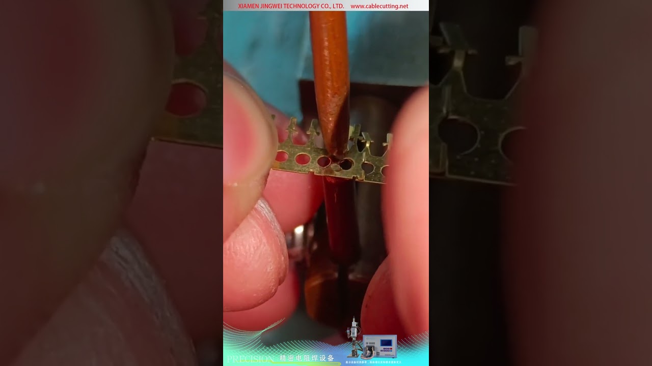 Soldadora de ponto por resistência de precisão — demonstração de solda em sobreposição de duas tiras de latão de 0,2 mm