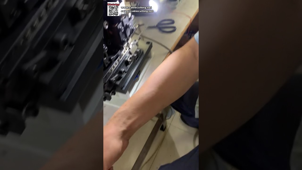 Máquina eficiente de descascamento e crimpagem de fio único — ferramenta confiável de processamento de chicotes
