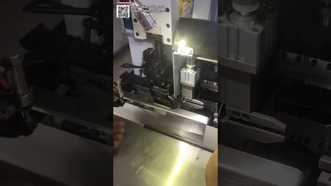 Máquina de decapagem e crimpagem de fios multicondutores — dobra a produção de chicotes