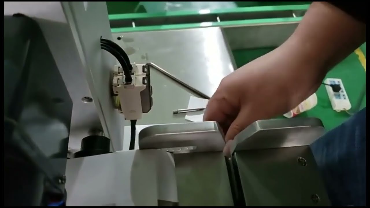 Máquina Semiautomática de Aplicação de Etiquetas para Fios e Chicotes Elétricos
