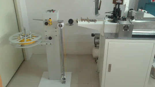 Máquina Automática de Alimentação de Fios WPM-9040 Thumb